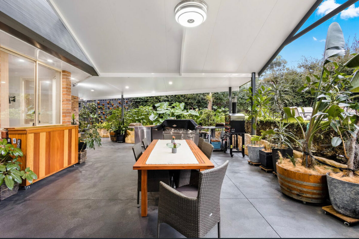 Patios/Pergolas Builders Sydney - Insulated | Flyover
