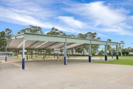 Outdoor school cola with basketball court.